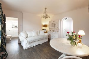 Sitting Room - click for photo gallery
